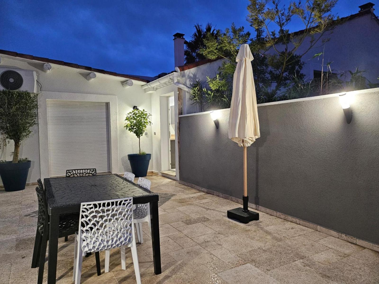 Agreable Logement Avec Terrasse Saint-Victoret Eksteriør bilde